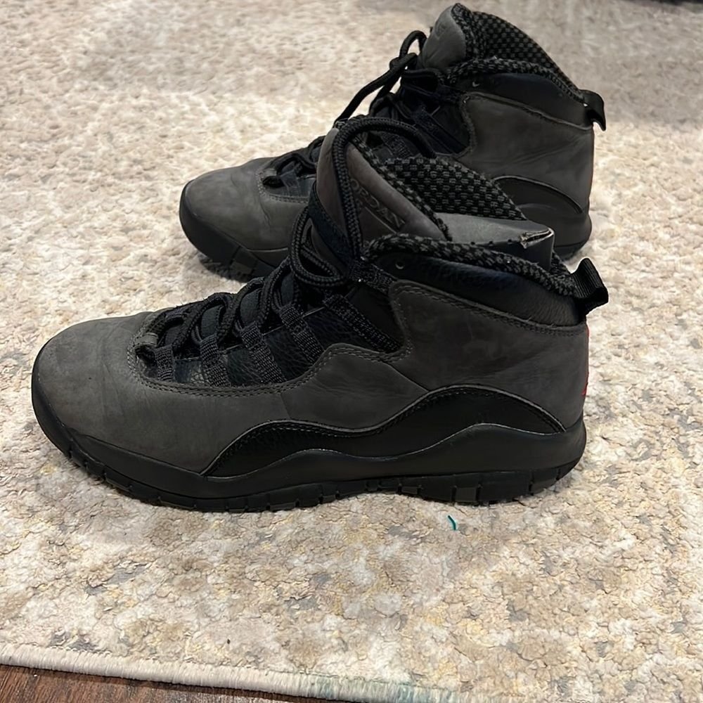 Air Jordan 10 Retro GS “shadow” Youth Size 6.5 Y women’s size 8 DRK Shdw/tre Rd